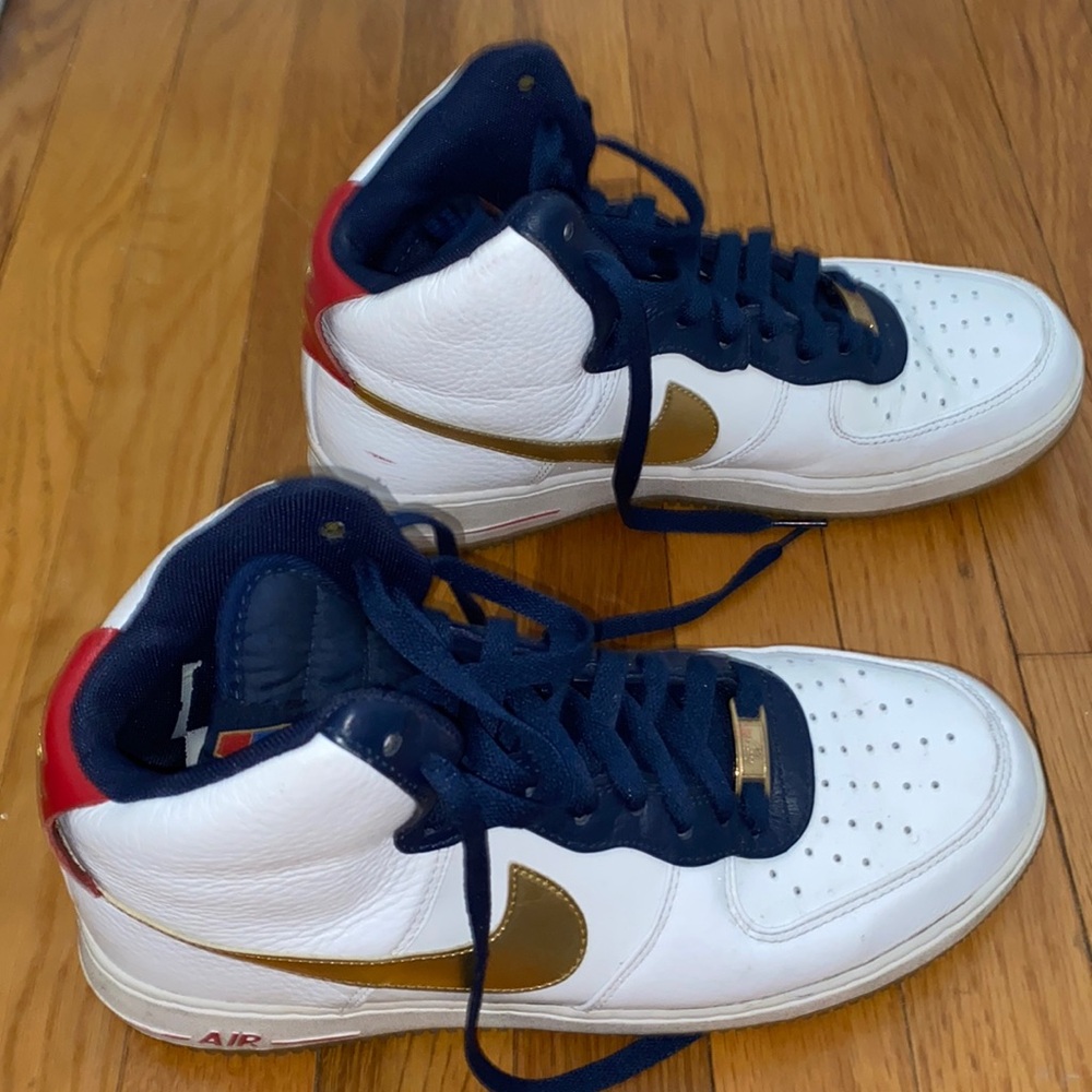 NIKE air size 9.5
